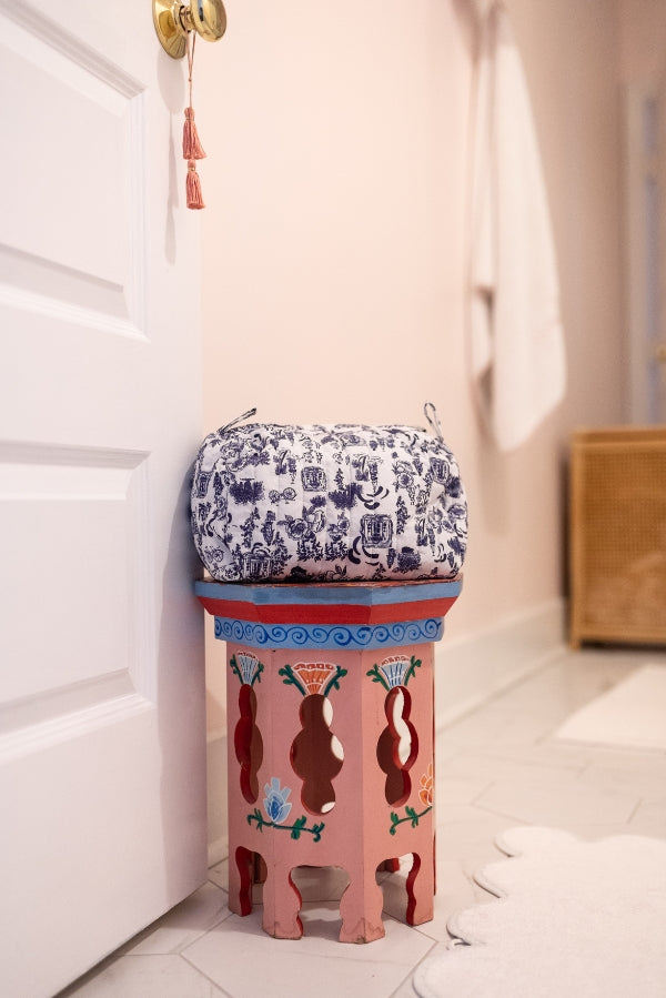 The Wyndham Beauty Bag in Charleston Toile